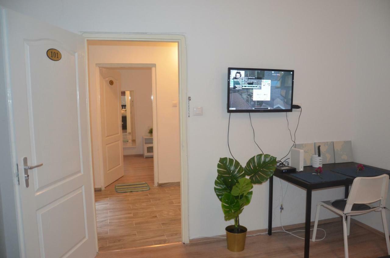No. 11 Apartment With 2 Bathrooms Next To Railway Station بودابست المظهر الخارجي الصورة