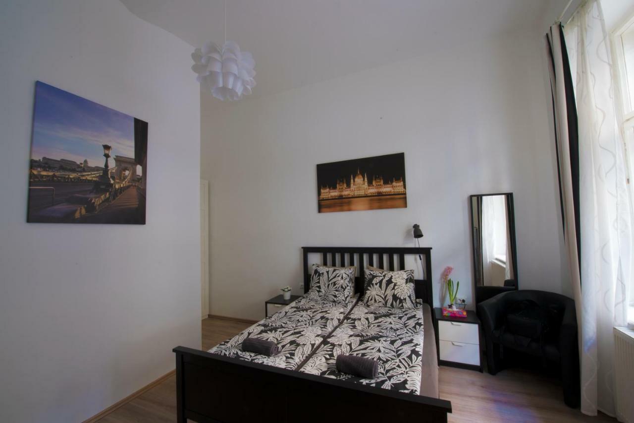 No. 11 Apartment With 2 Bathrooms Next To Railway Station بودابست المظهر الخارجي الصورة