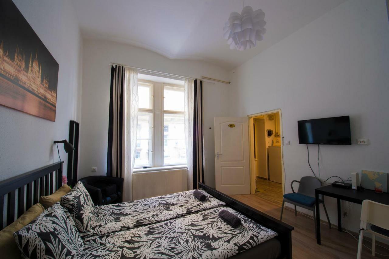 No. 11 Apartment With 2 Bathrooms Next To Railway Station بودابست المظهر الخارجي الصورة